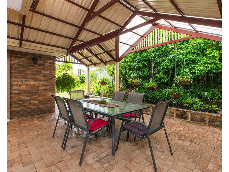 15 Lowrie Grove, Leeming WA 6149