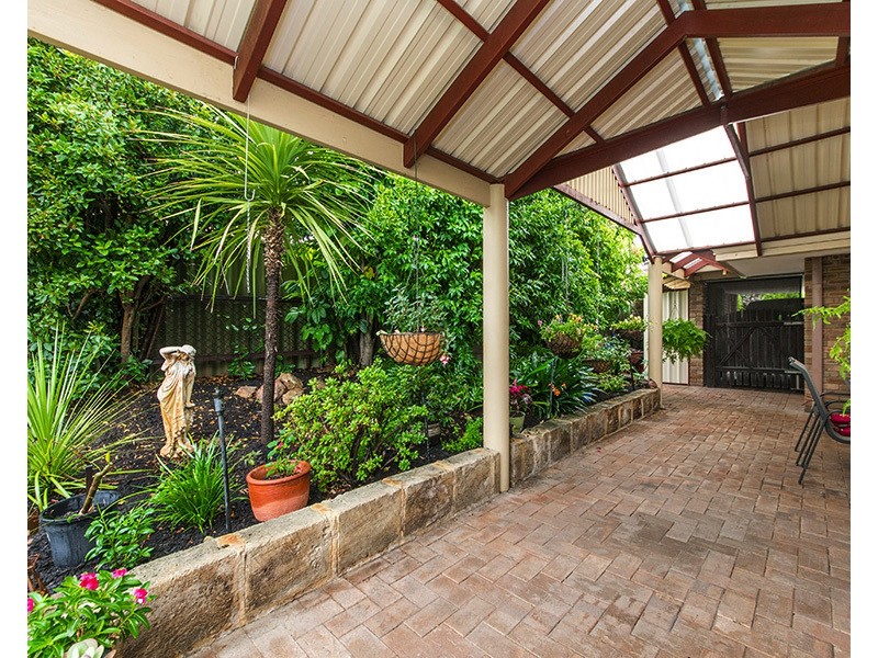 15 Lowrie Grove, Leeming WA 6149