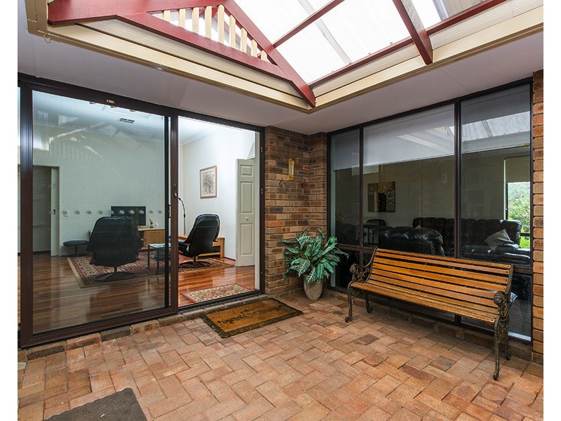 15 Lowrie Grove, Leeming WA 6149