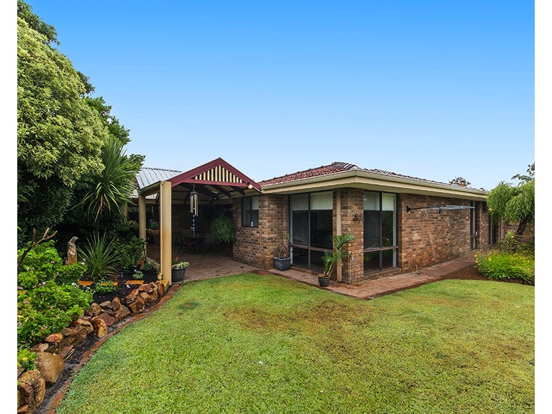 15 Lowrie Grove, Leeming WA 6149