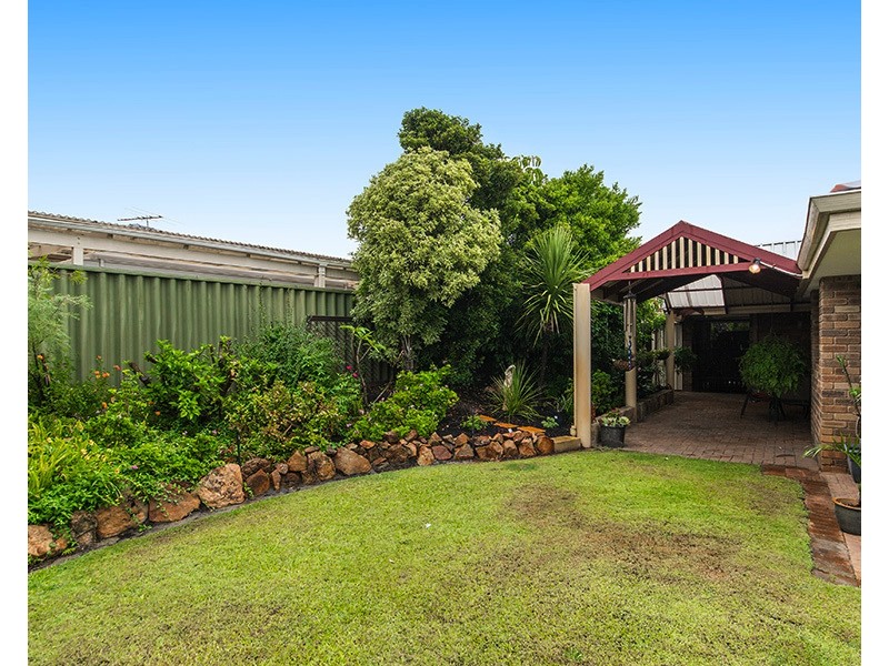 15 Lowrie Grove, Leeming WA 6149