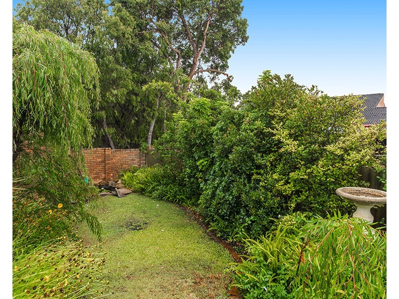 15 Lowrie Grove, Leeming WA 6149