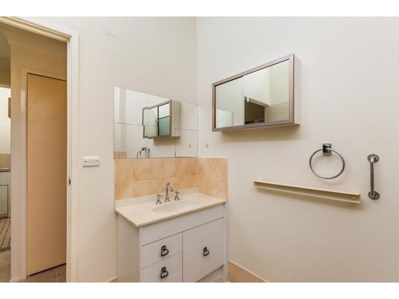 4/128 High Street, Berserker QLD 4701