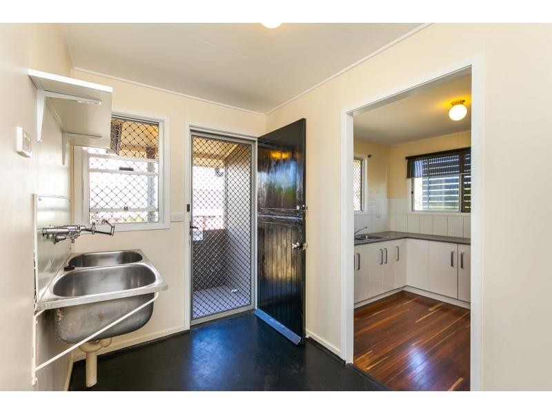 67 Kershaw Street, Park Avenue QLD 4701