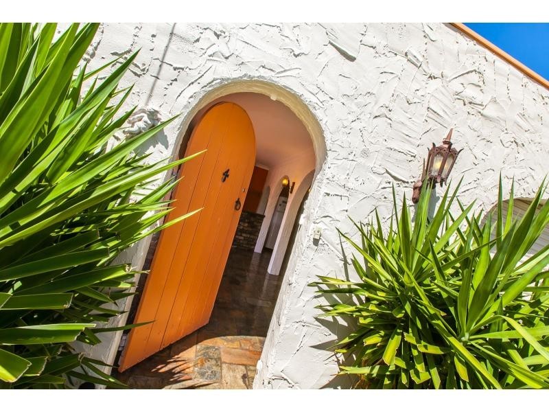 4 Bates Avenue, Park Avenue QLD 4701