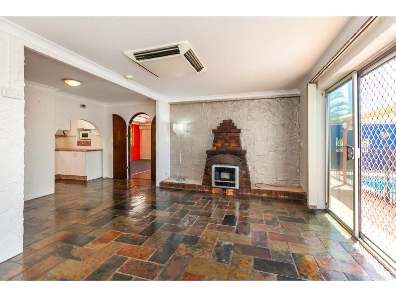 4 Bates Avenue, Park Avenue QLD 4701