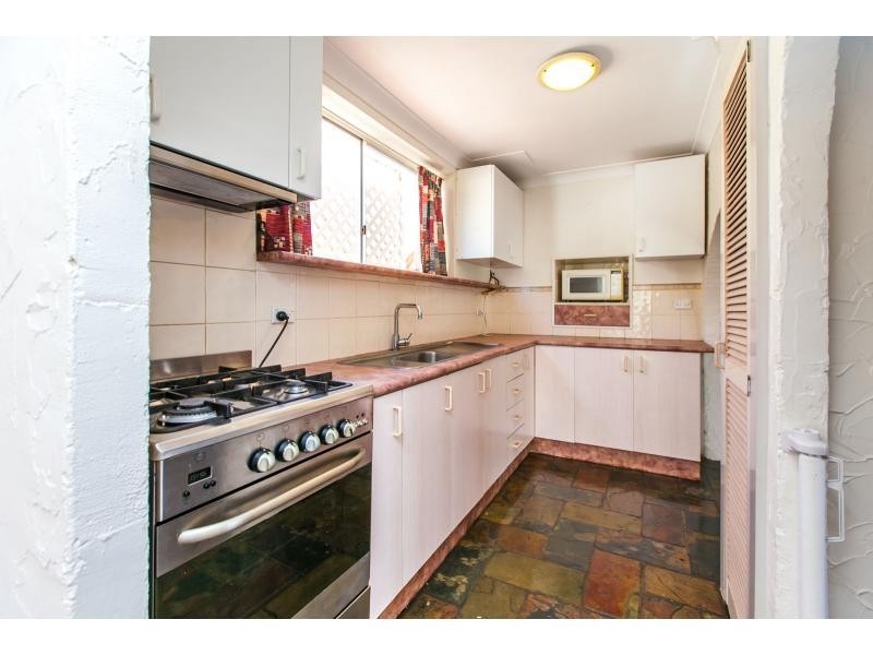 4 Bates Avenue, Park Avenue QLD 4701