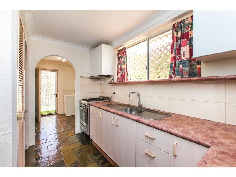 4 Bates Avenue, Park Avenue QLD 4701