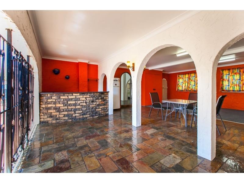 4 Bates Avenue, Park Avenue QLD 4701