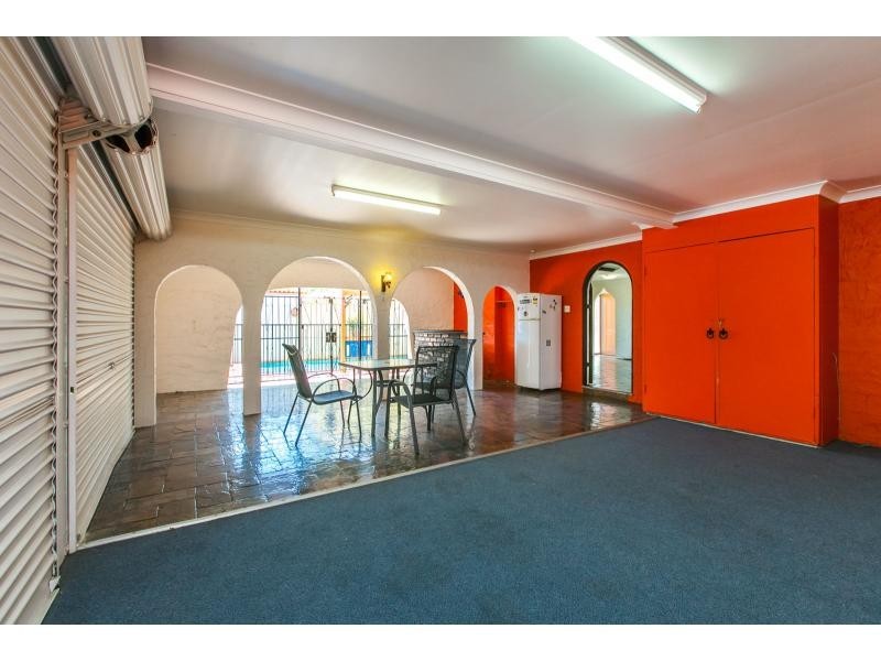 4 Bates Avenue, Park Avenue QLD 4701