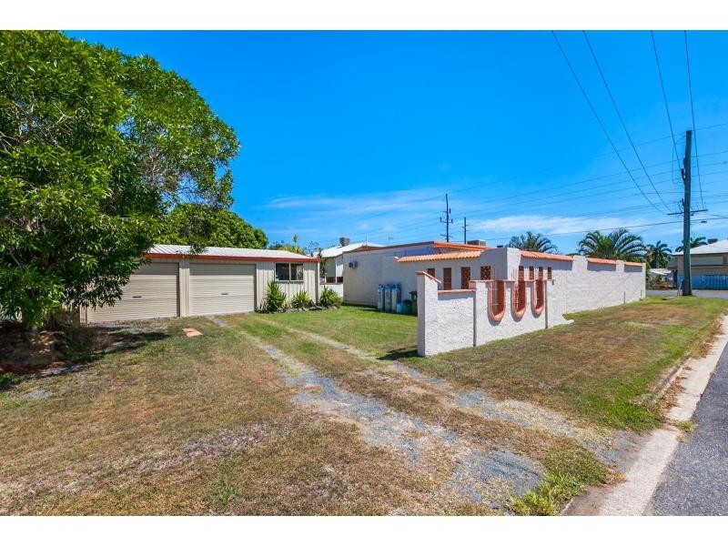 4 Bates Avenue, Park Avenue QLD 4701