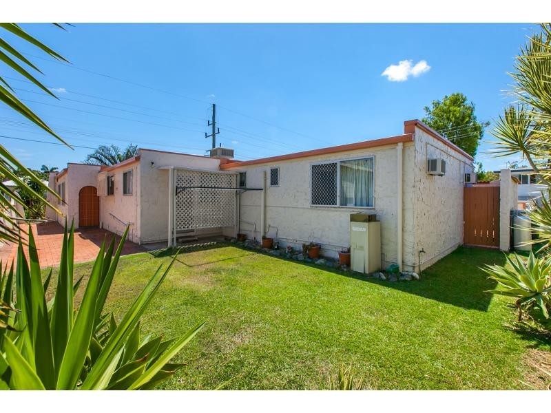 4 Bates Avenue, Park Avenue QLD 4701