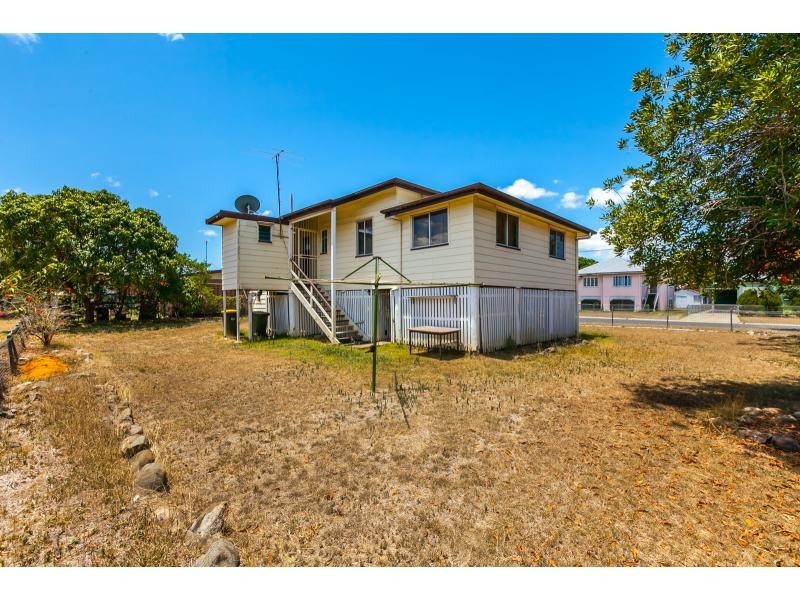 293 Pine Street, Berserker QLD 4701