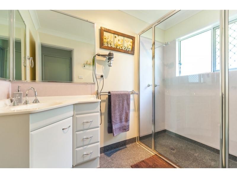 2/3 Catt Crescent, Kawana QLD 4701