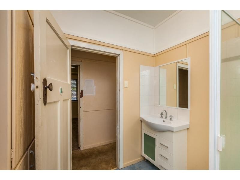 102 Haynes Street, Park Avenue QLD 4701