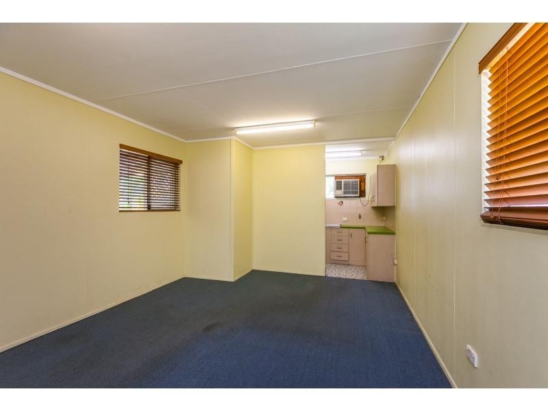 102 Haynes Street, Park Avenue QLD 4701