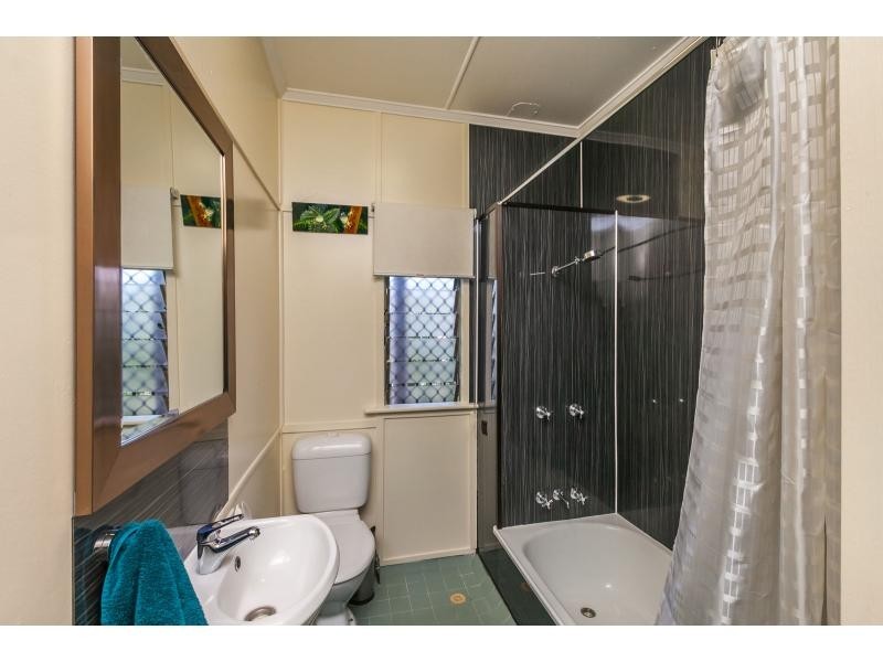 18 Bowen Terrace, The Range QLD 4700