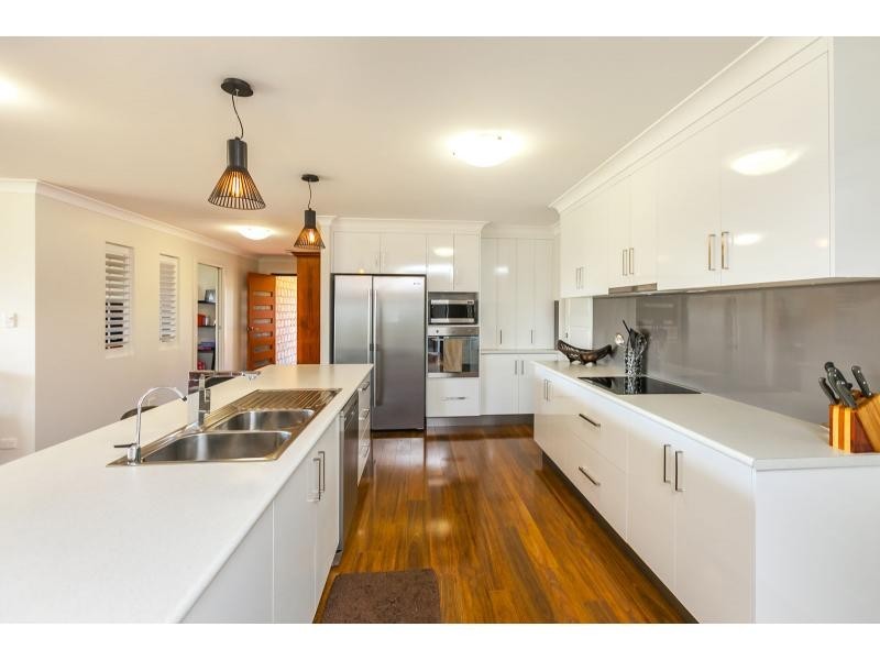 100 Perrott Drive, Rockyview QLD 4701