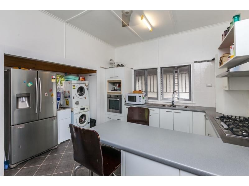 17 Brighton Street, Berserker QLD 4701