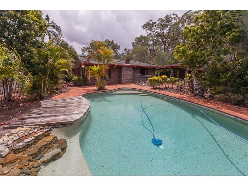 63002 Bruce Highway, Etna Creek QLD 4702