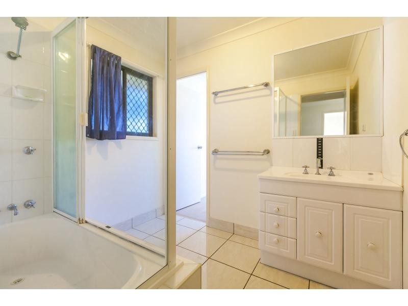 35 Buckle Street, Park Avenue QLD 4701