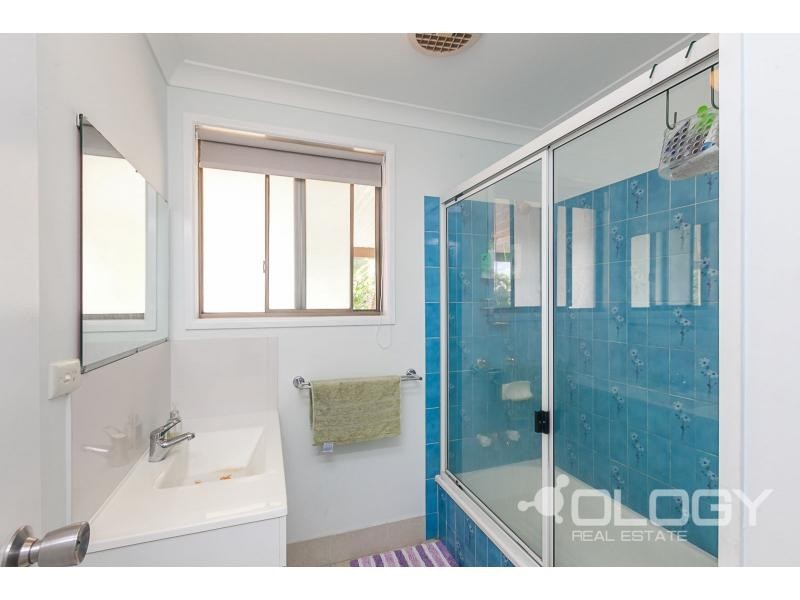 33 Elwing Street, Kawana QLD 4701