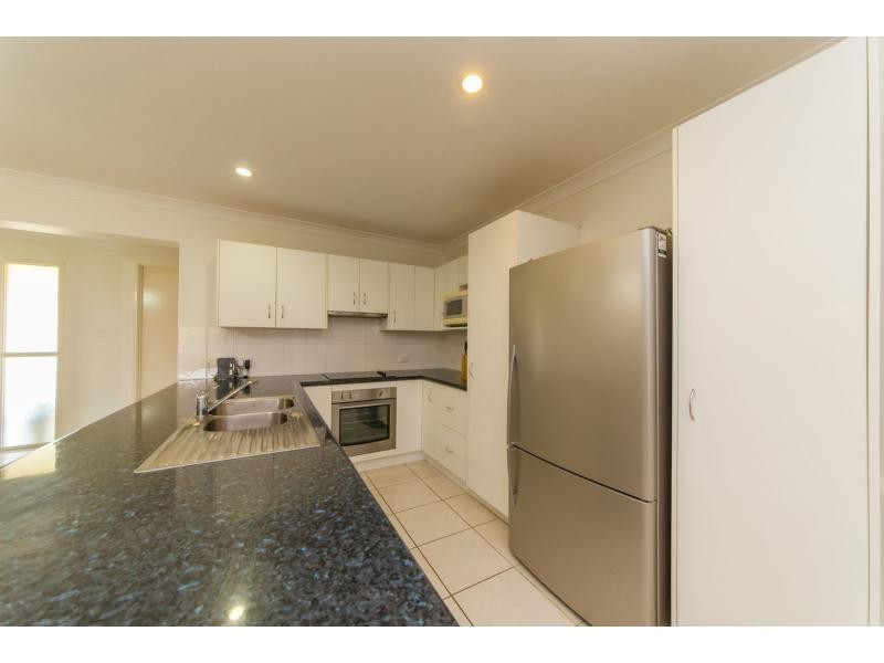 27 John Oxley Drive, Gracemere QLD 4702