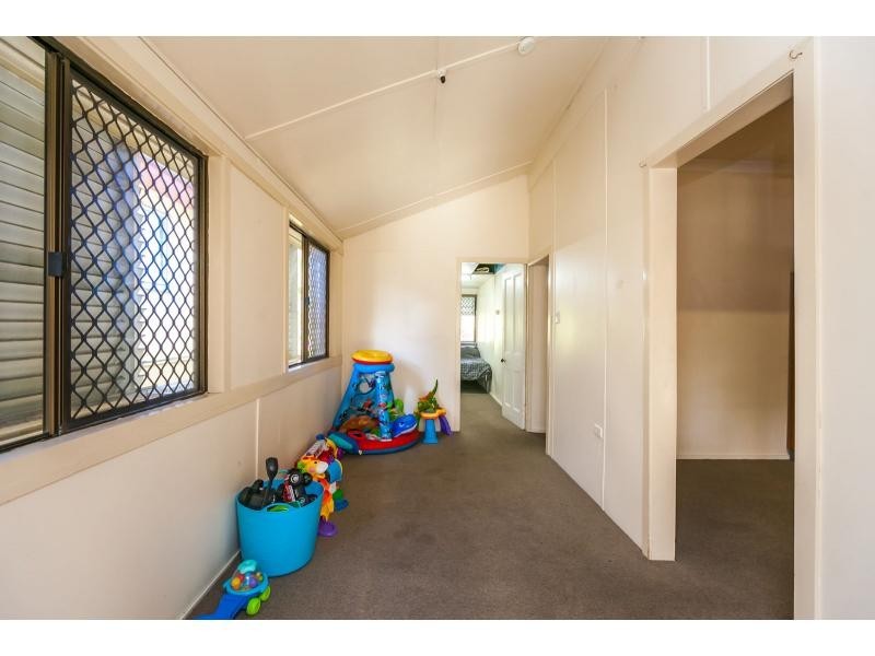 71 West Street, The Range QLD 4700