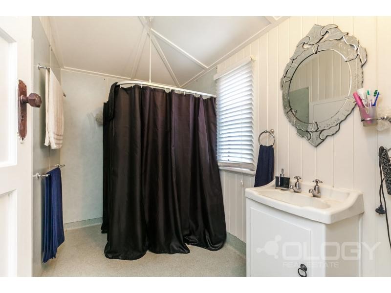 105 Livingstone Street, Berserker QLD 4701