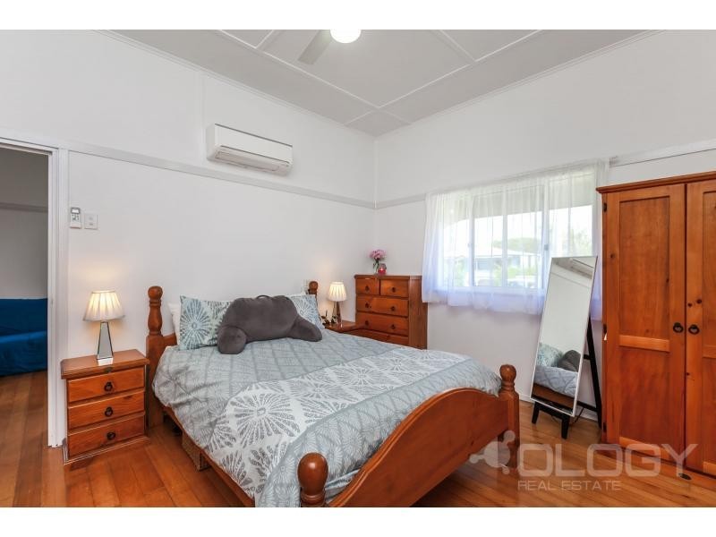 24 Thackeray Street, Park Avenue QLD 4701