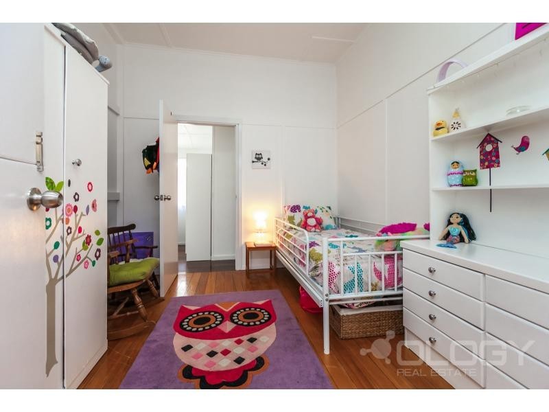 24 Thackeray Street, Park Avenue QLD 4701