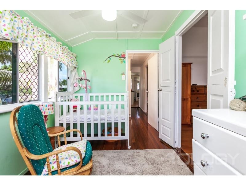 24 Thackeray Street, Park Avenue QLD 4701