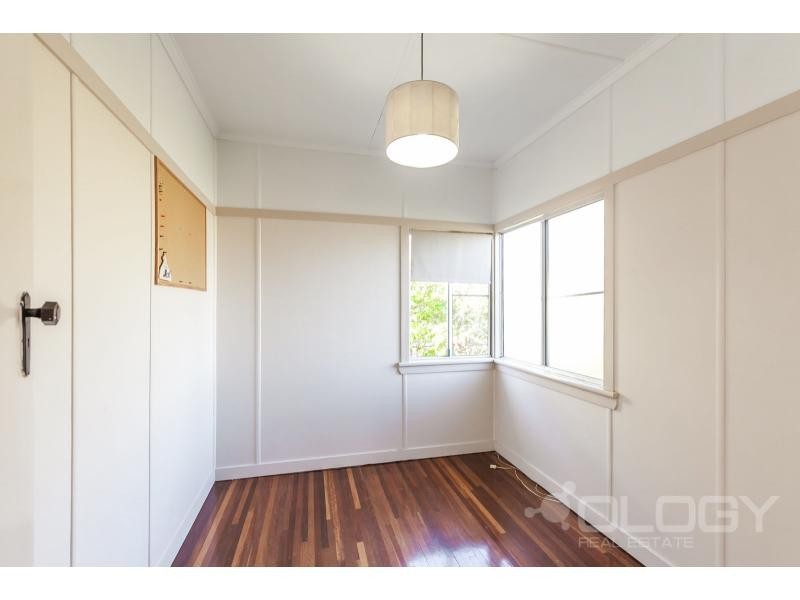 8 Cairns Street, The Range QLD 4700