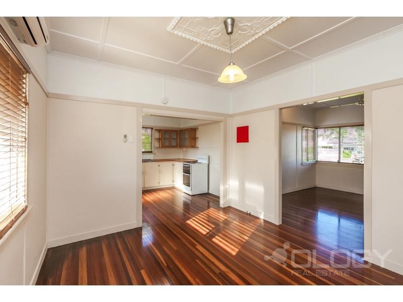 8 Cairns Street, The Range QLD 4700