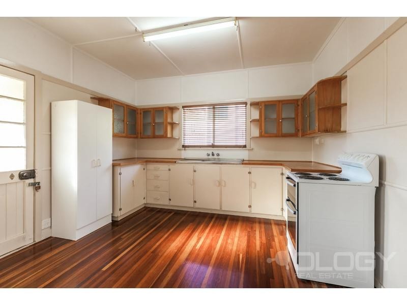 8 Cairns Street, The Range QLD 4700