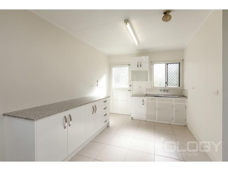 14 Lauga Street, Park Avenue QLD 4701