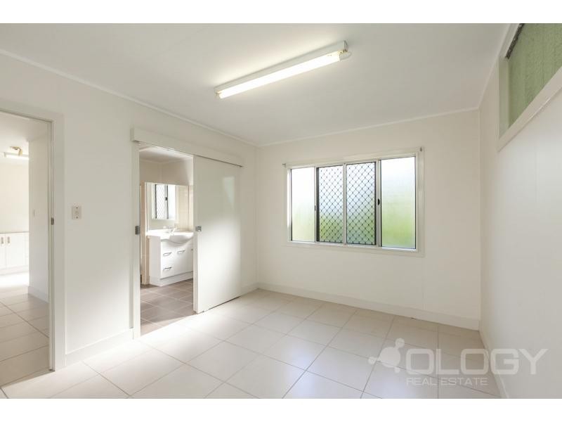 14 Lauga Street, Park Avenue QLD 4701