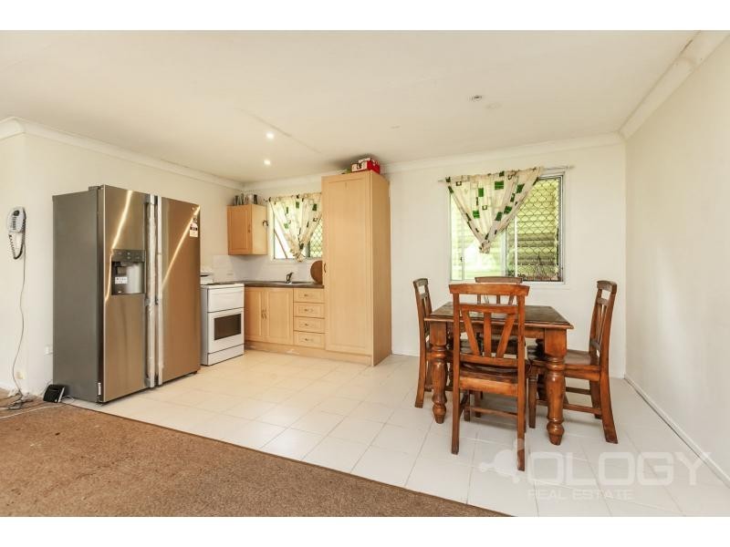 32 Hardy Avenue, Park Avenue QLD 4701