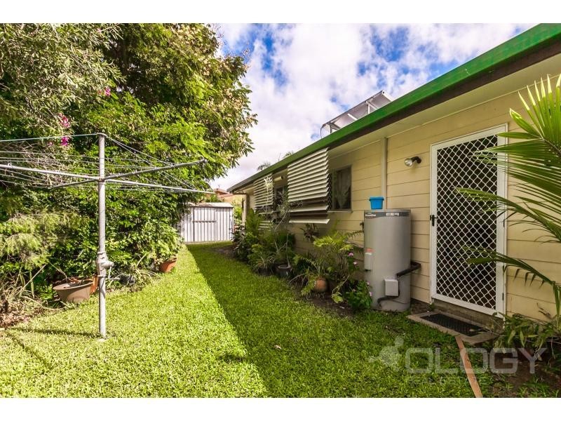 32 Hardy Avenue, Park Avenue QLD 4701