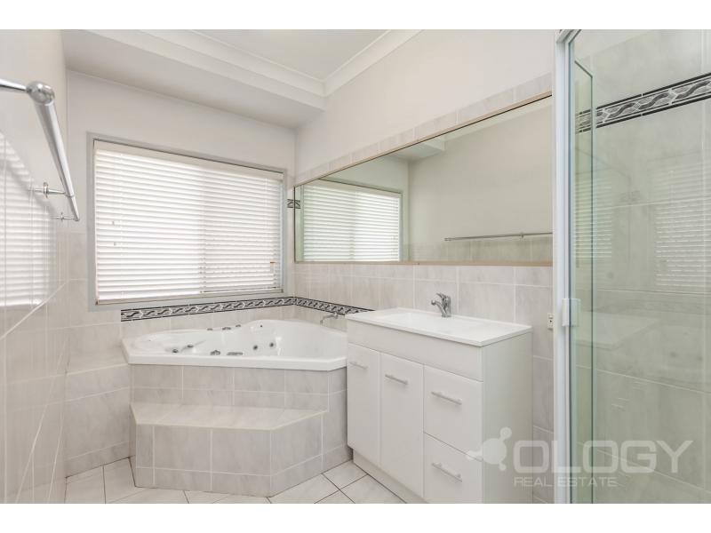 10 Rees Jones Close, Frenchville QLD 4701