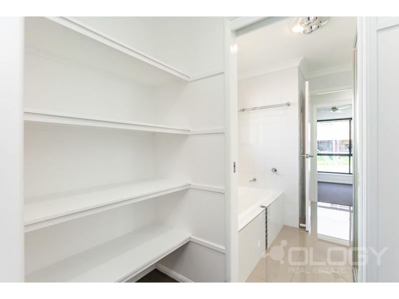 1 Birch Street, Park Avenue QLD 4701