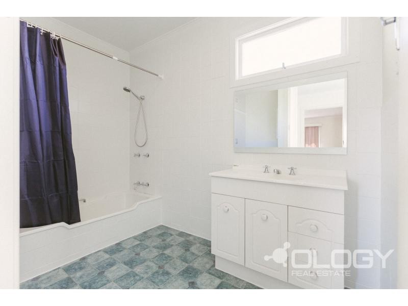 230 Richardson Road, Park Avenue QLD 4701