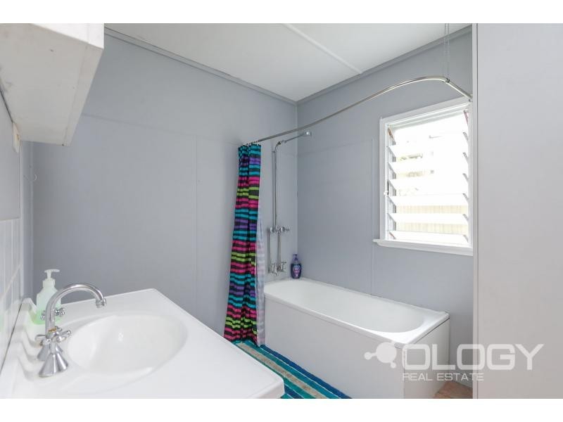 15 Rose Street, Koongal QLD 4701