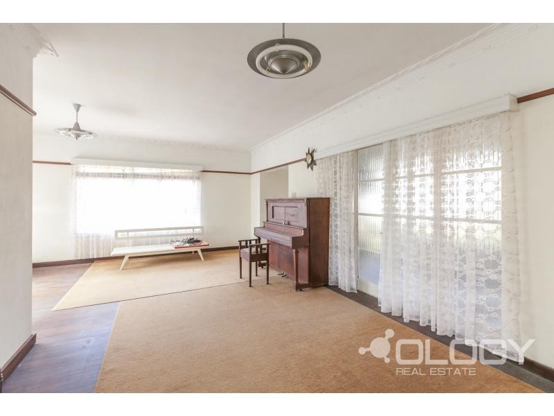 67 Brecknell Street, The Range QLD 4700