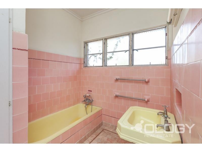 67 Brecknell Street, The Range QLD 4700