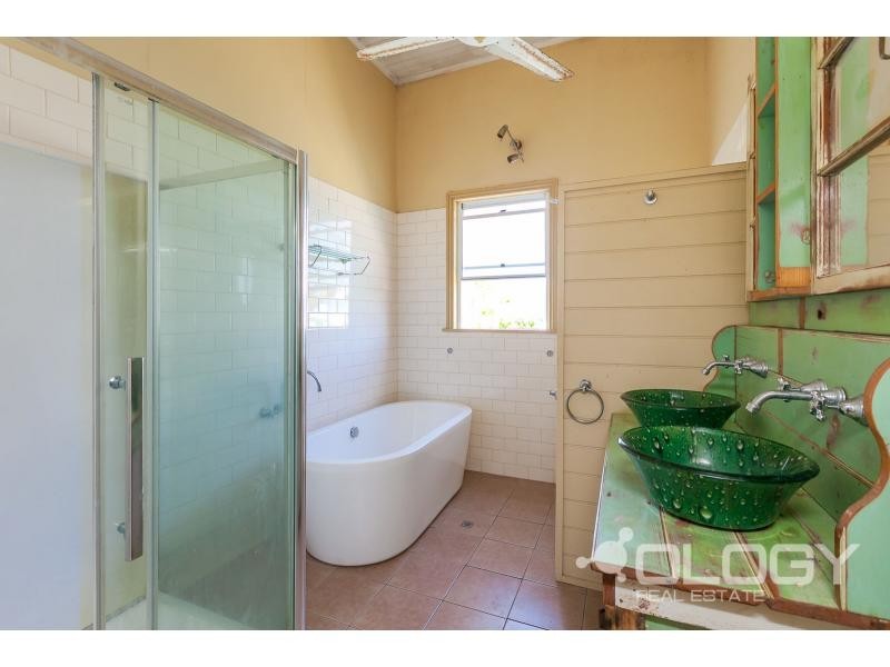 64 Separation Street, Allenstown QLD 4700