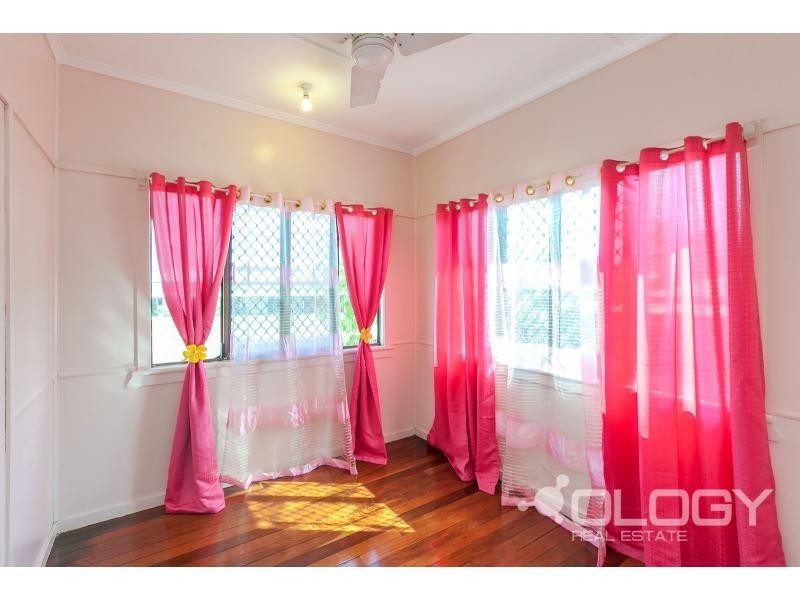 36 Tung Yeen Street, Park Avenue QLD 4701