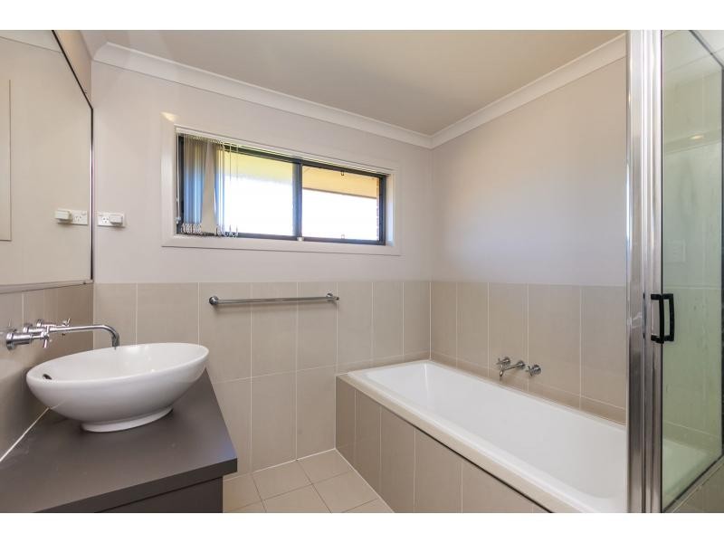 4 Lawson Court, Gracemere QLD 4702