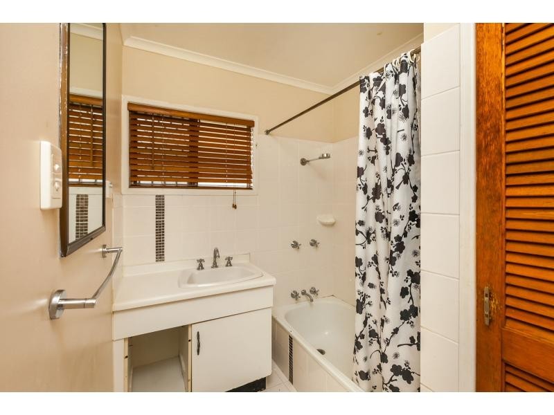 25 Locke Street, Kawana QLD 4701
