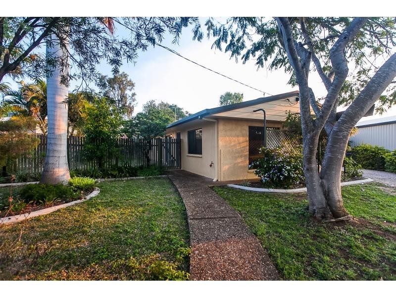 1 Charles Crescent, Gracemere QLD 4702